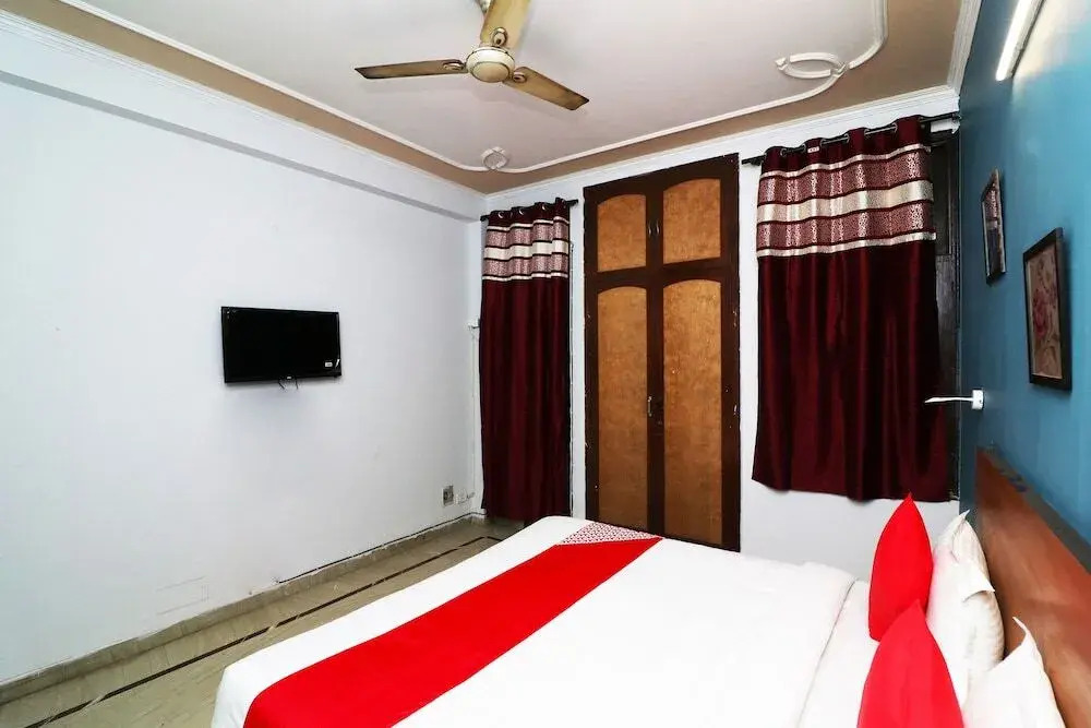 Silver Homes by OYO Rooms