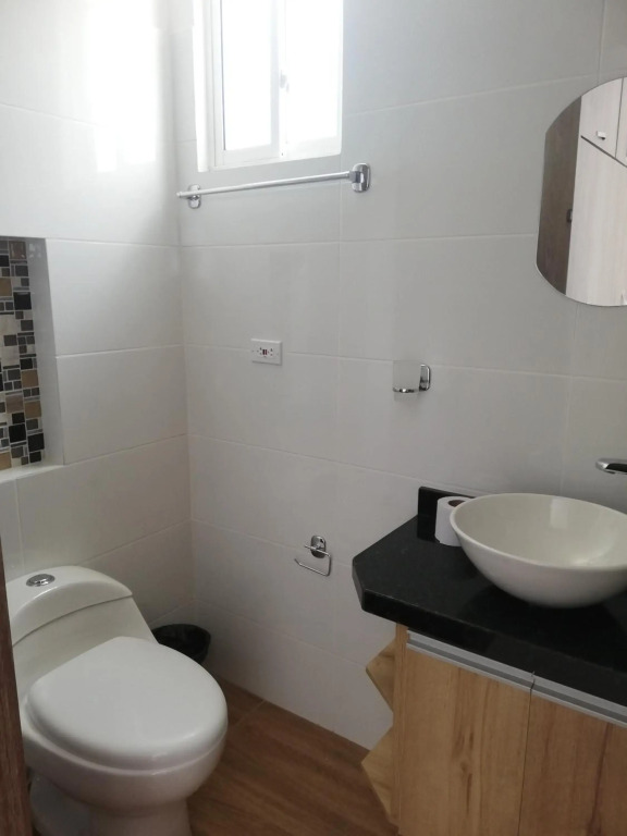 Hermoso apartamento nuevo con estacionamiento gratuito