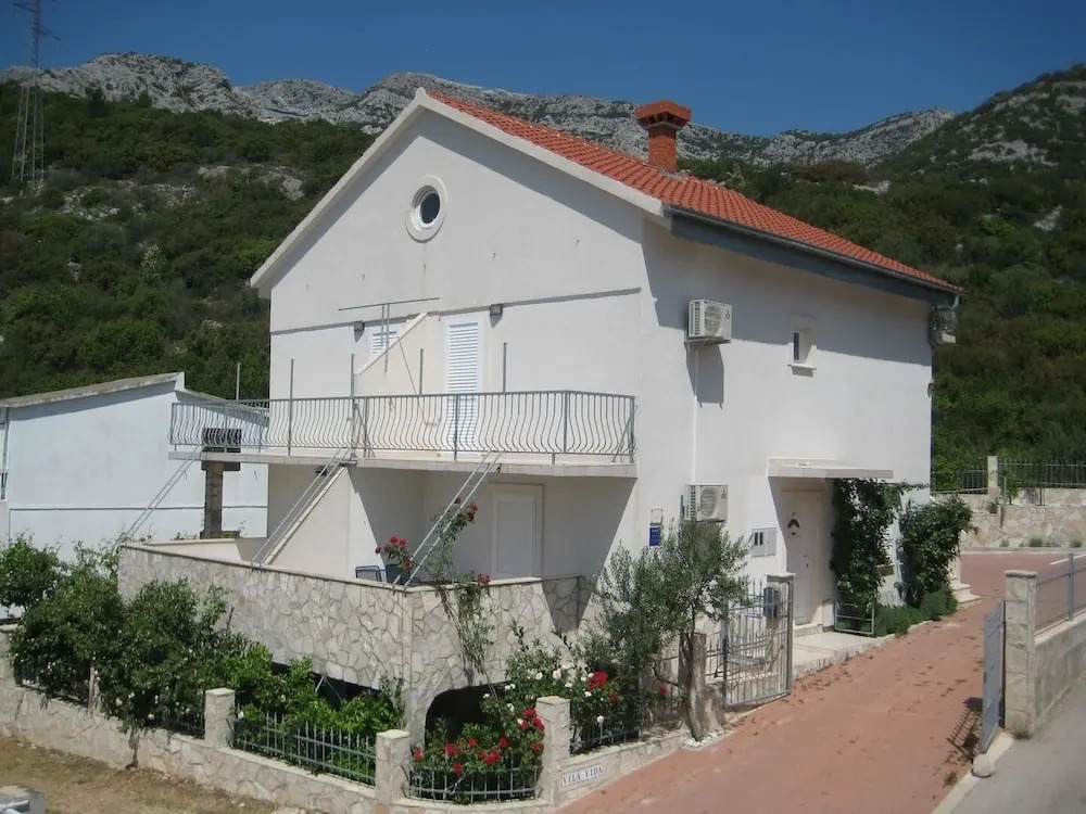 Apartments Vida with garden