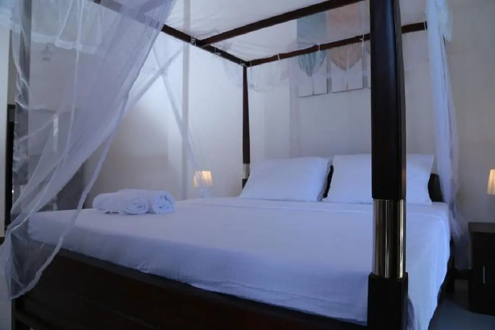 The villa has 6 bedrooms, 1 bathroom, a flat-screen Tv with satellite channels,