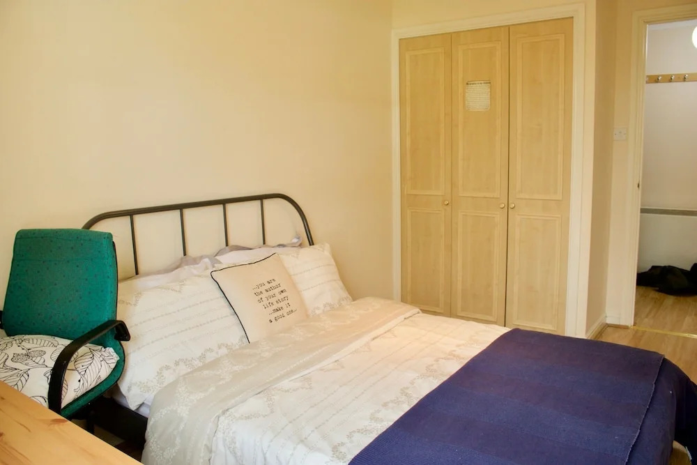 3 Bedroom Flat In Edinburgh
