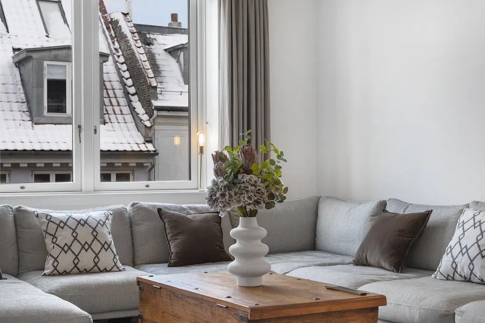 Sanders Monarch - Nice 1-bdr Apt With Balconies