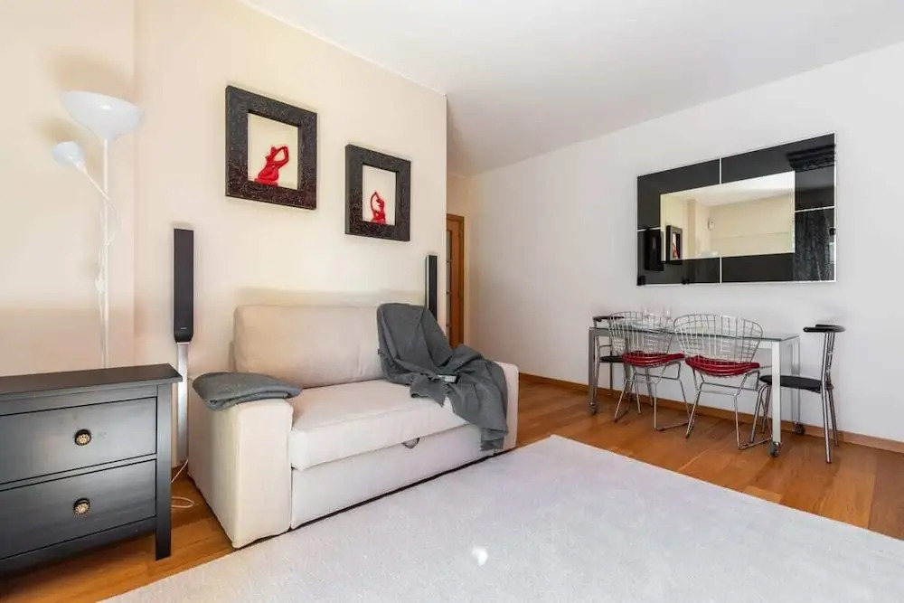 Relax 1bdr Apt by the River W/balcony & Parking!