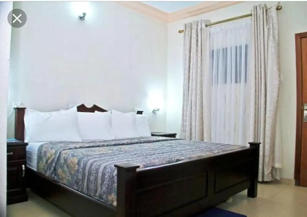 Lou Ralph Hotel