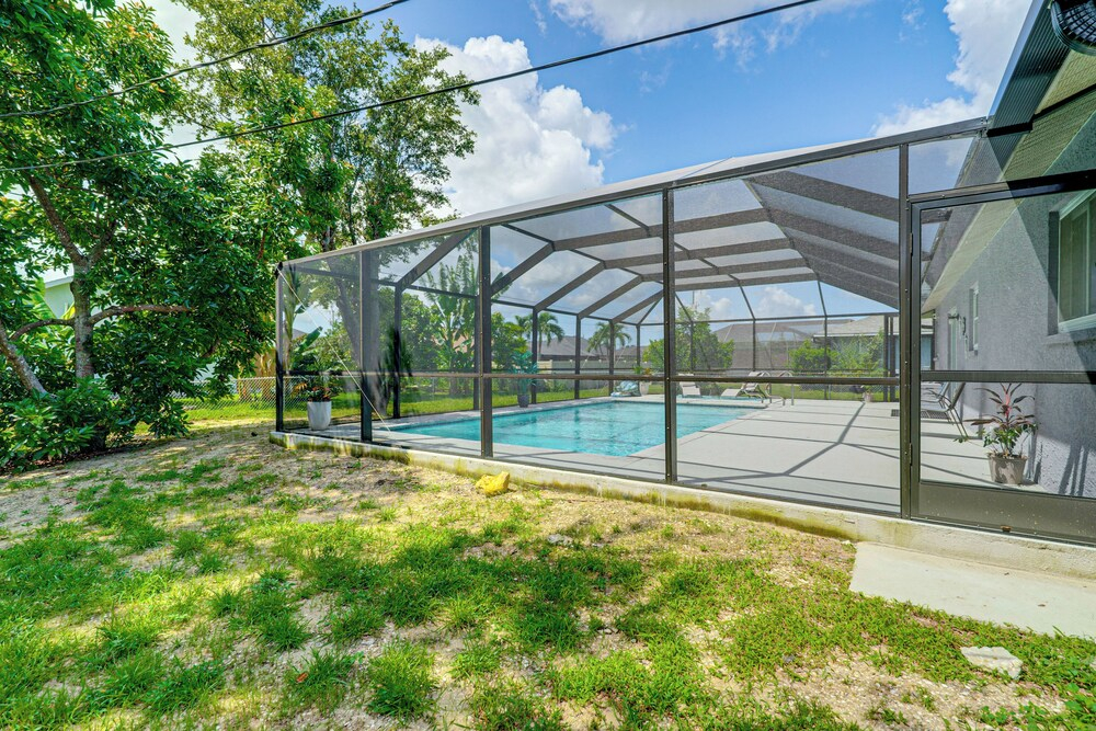Quiet Neighborhood! Poolside Oasis in Cape Coral