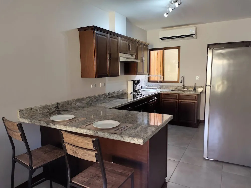 #1 New & Modern 2 bed Suite With Shared Pool