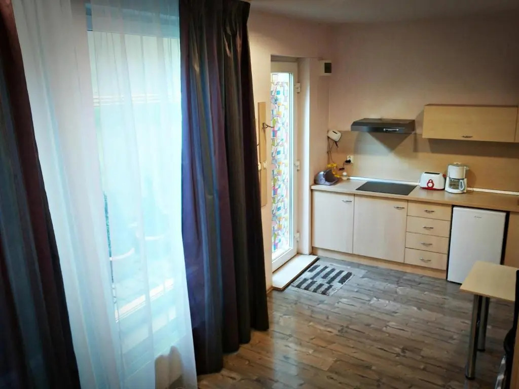 Lucas 10 Apartments