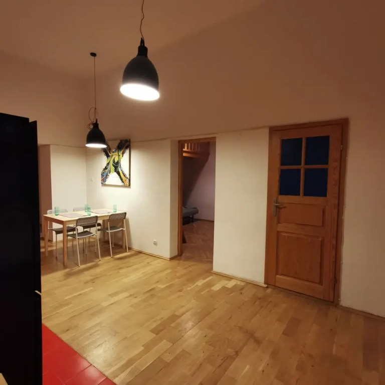 WS 3-Bedroom Old Town Apartment