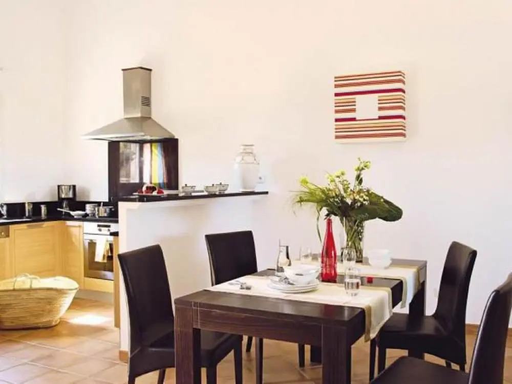 Tidy Appartment With Dishwasher and AC, 10 km From the Beach