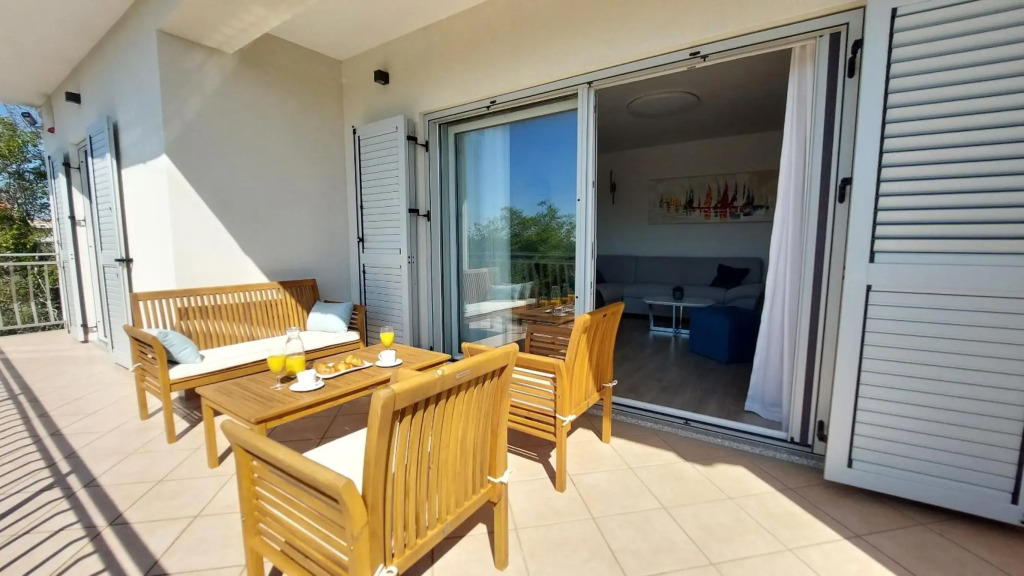 Villa Amoena with Pool and Sauna