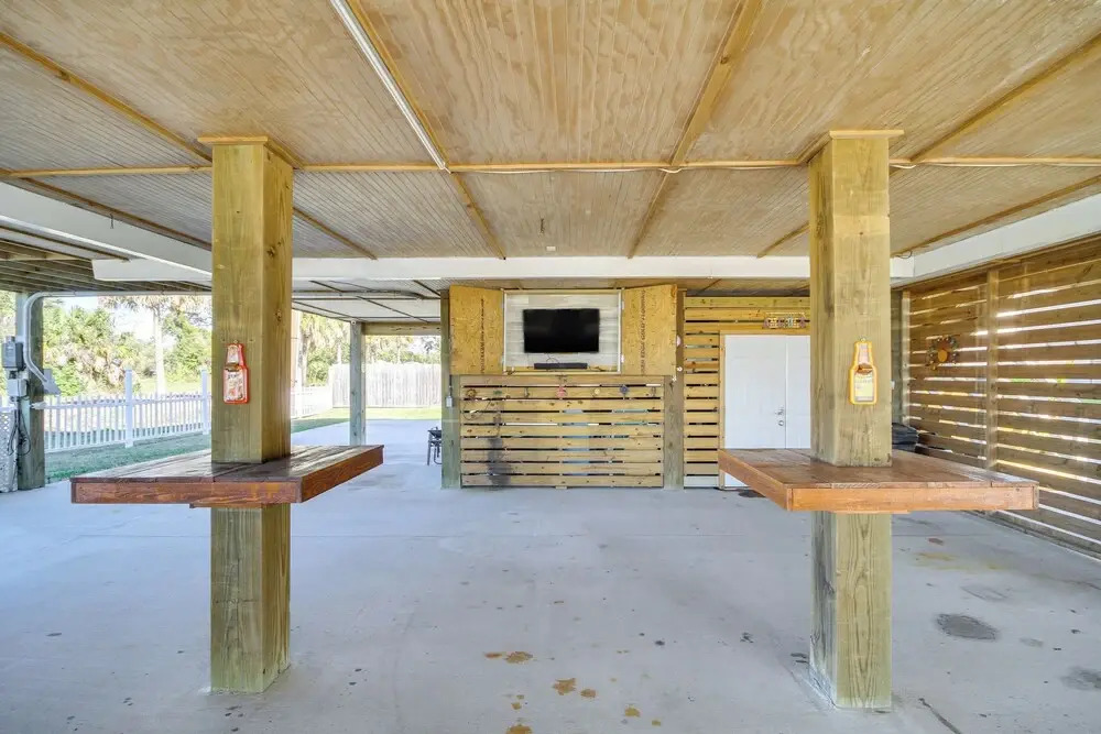 Walk to Beach: Stunning Gulfport Getaway