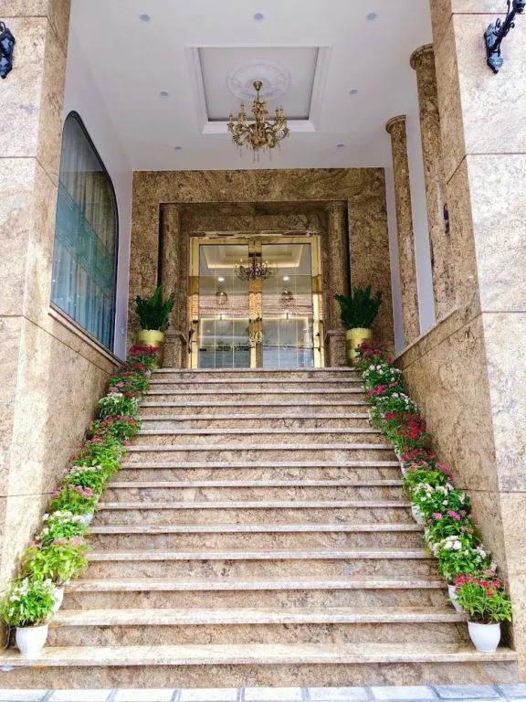 Senior Hotel