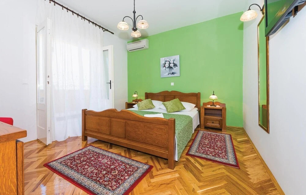 Four-Bedroom Holiday Home In Brodarica