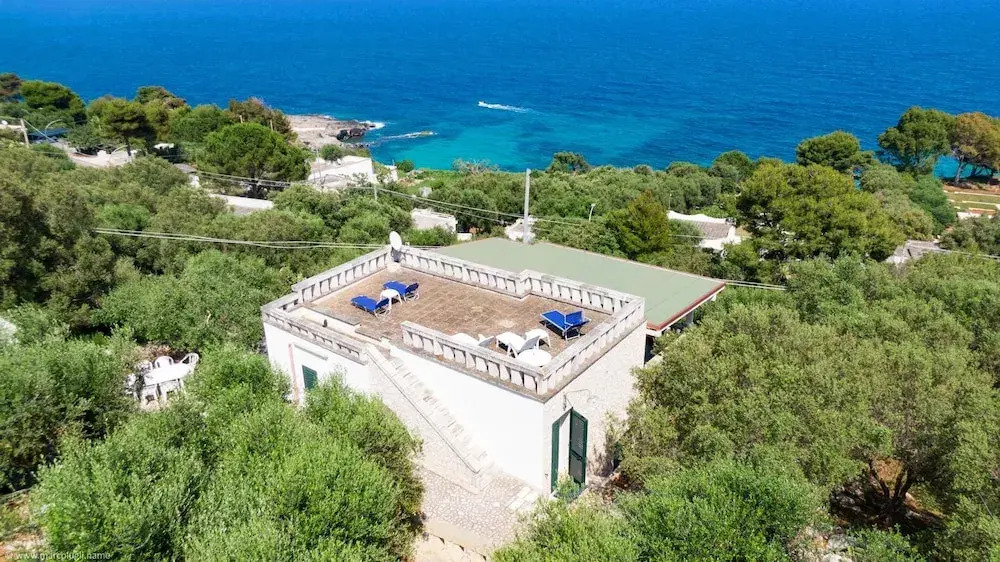And001 in Andrano With 4 Bedrooms and 2 Bathrooms