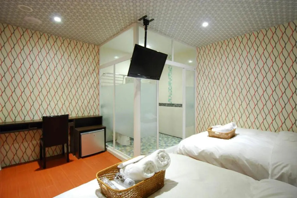 Happiness Inn
