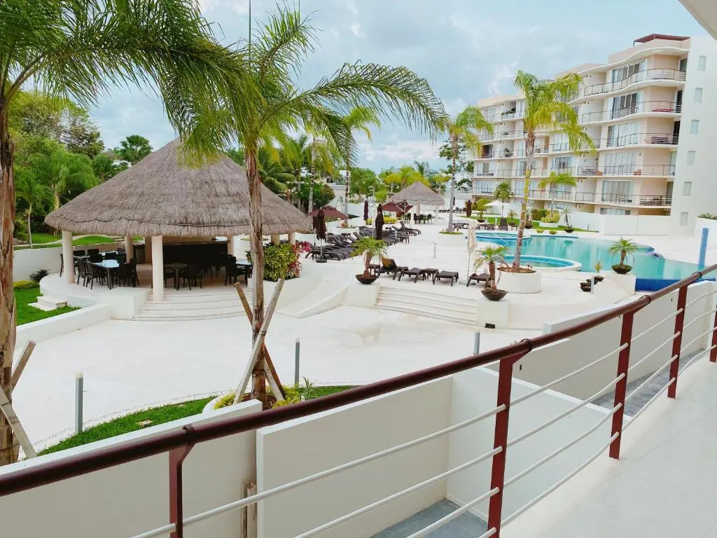 Pool View 3 Bedroom Apartment