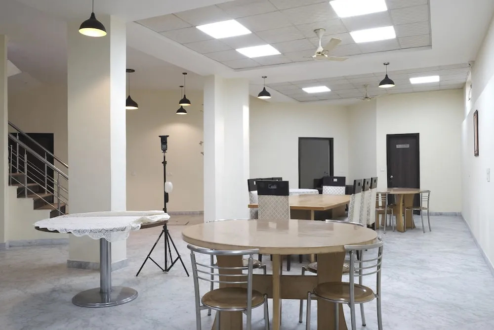 Capital O 87040 Hotel Kesar