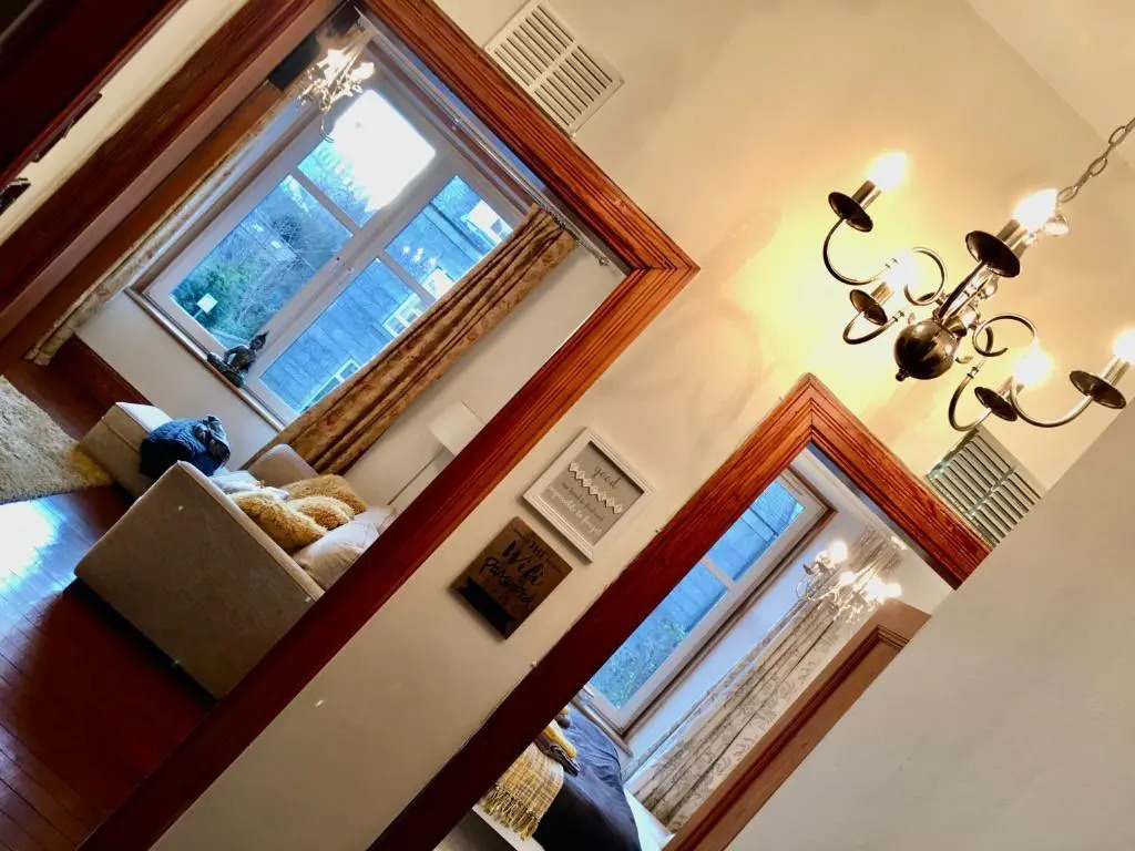 Cosy 2 Bedroom Central Apartment - Free Parking, Free WiFi