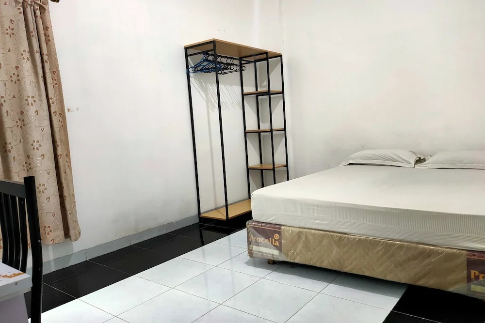 Hotel O Pondok Puti Sartika SyariahNearPasar Jumat Aluh Aluh