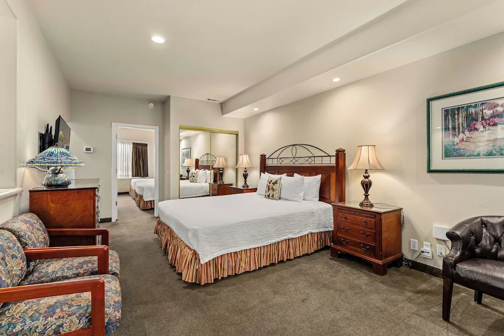 Redwood Hyperion Suites