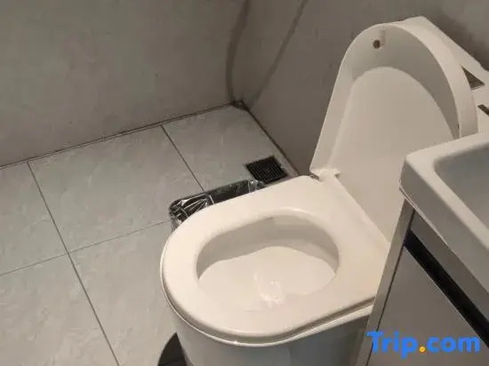 Super 8 Beijing Houhai Jinshuitan Metro Station