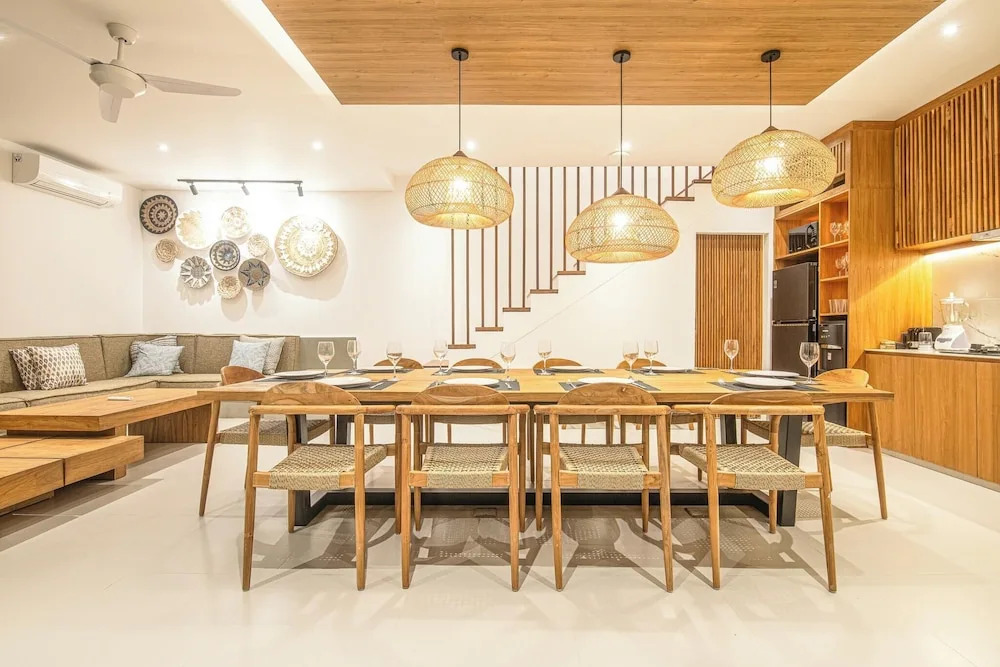 Elegant 5BR Modern Villa Steps From Caf Del Mar