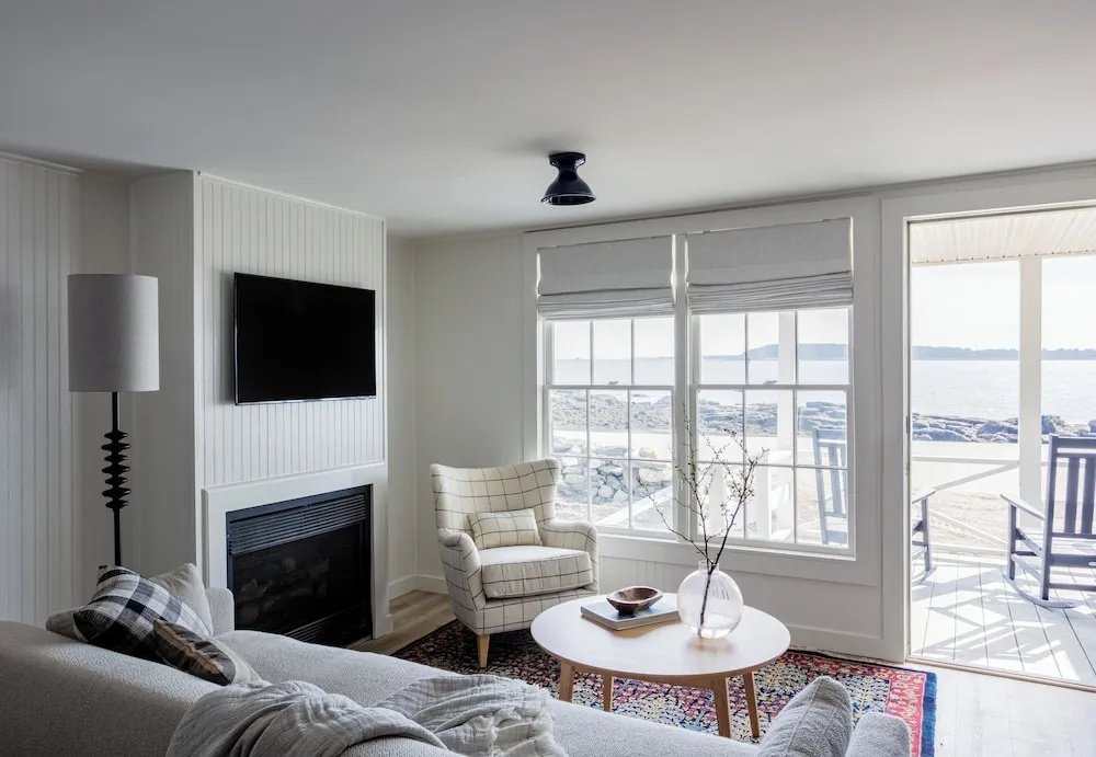 Bluebird Ocean Point Inn