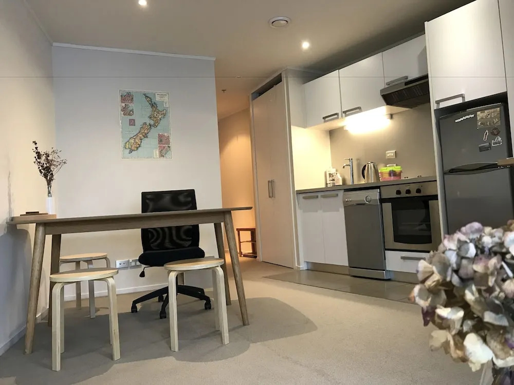 Leafy Street Apartment Central Auckland