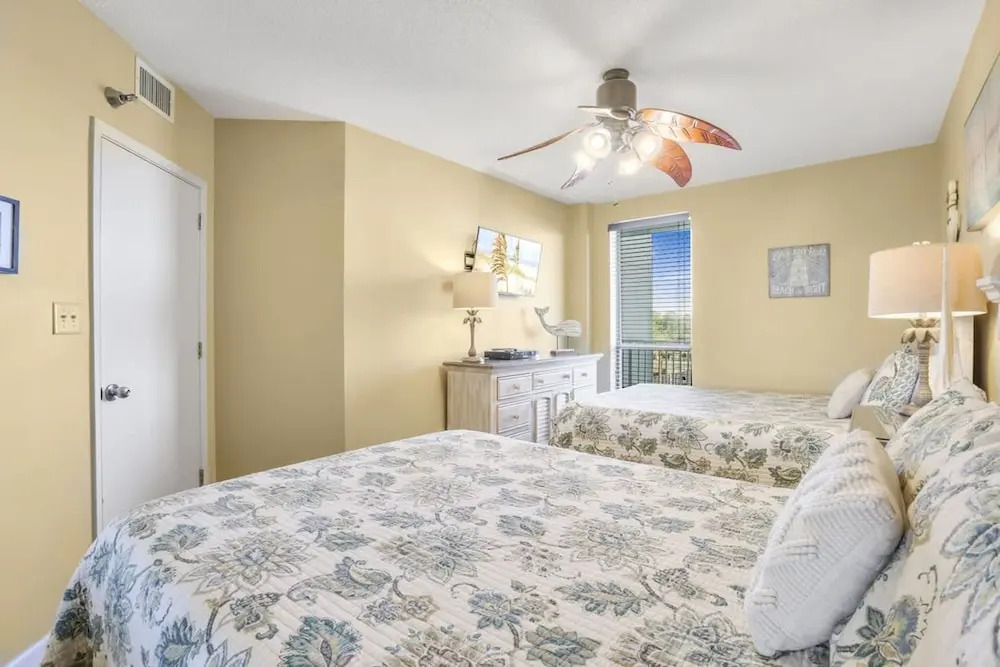 Windward Pointe 305 3rd Floor Beachfront Pool