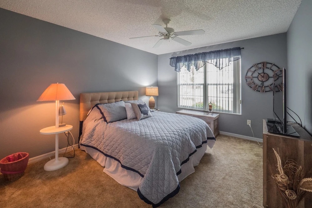 Deerfield Lane 1253 by White Pelican VR