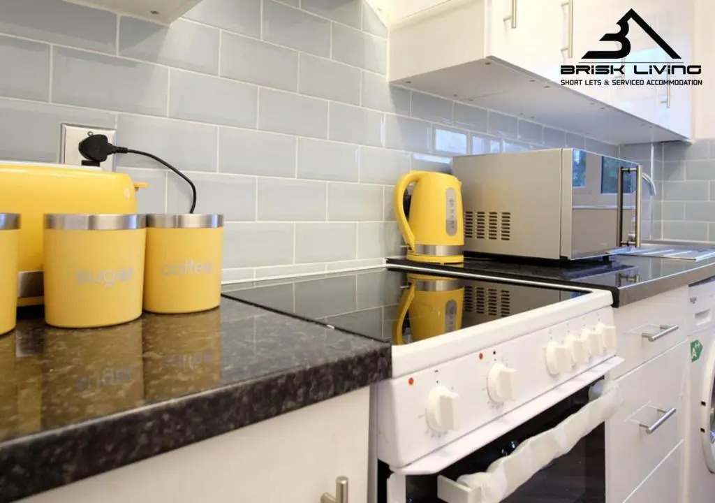 Modern & Bright One BR Flat For Couples & Professionals with Free Parking By Brisk Livings Dagenham