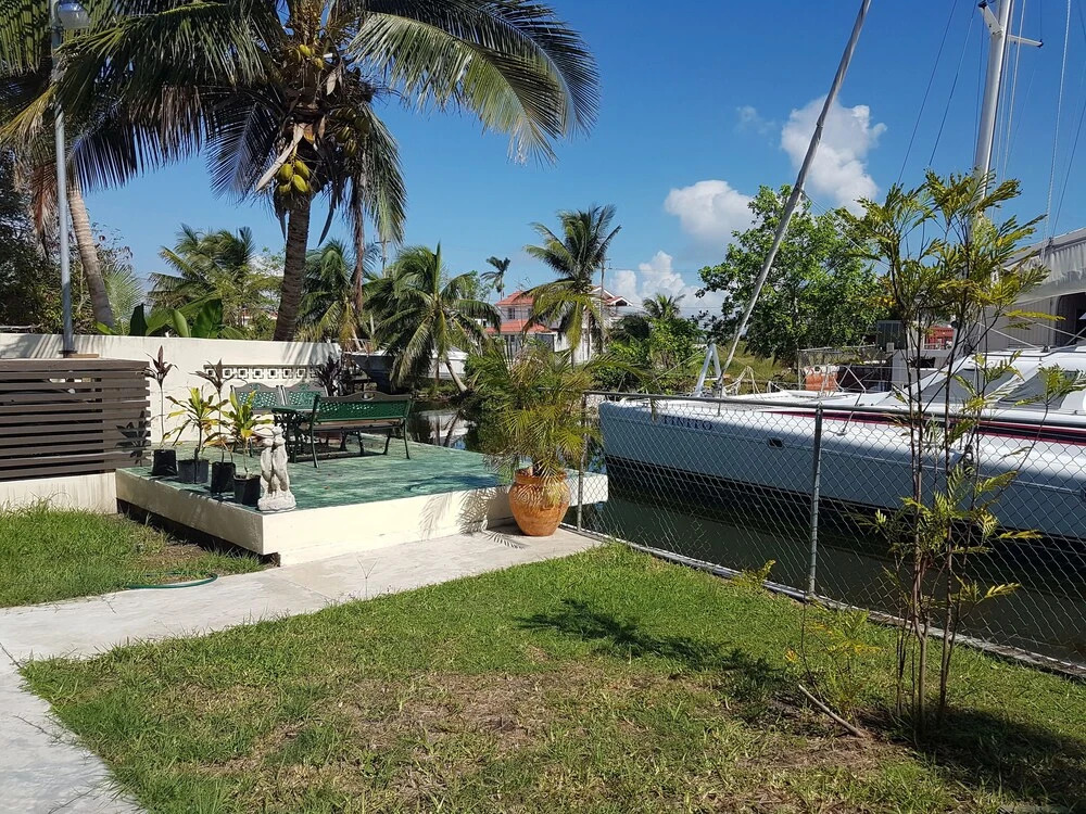 Modern 1 Bed Apartment in Belize City