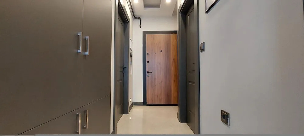 Professionally Maintained Spacious New Suites 4