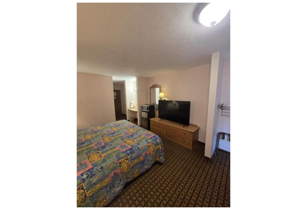 Capital O Roadside Inn Thedford NE 2