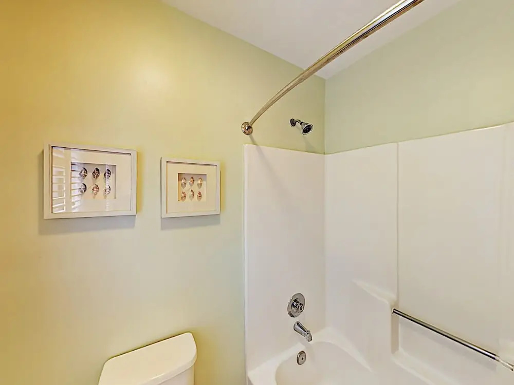 Quiet Near Beach & Charleston 3 Bedroom Home