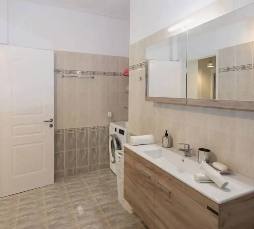 Thano's Stylish Flat, Just 150m To The Beach