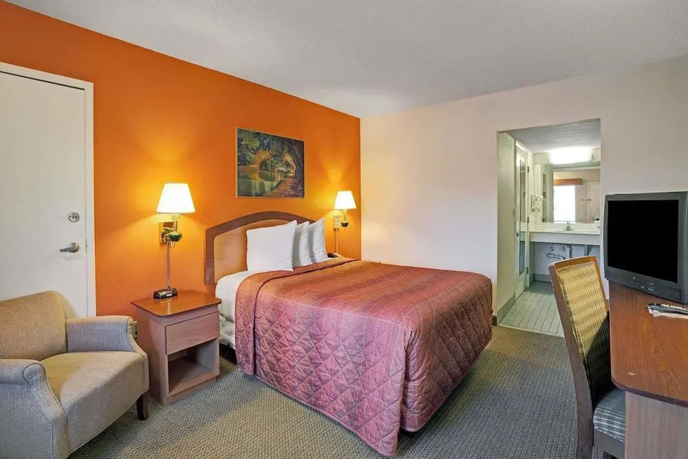 Days Inn by Wyndham Jacksonville South Memorial Hospital