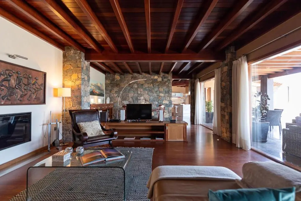 Oasis Villa with swimming pool in 4000m2 garden
