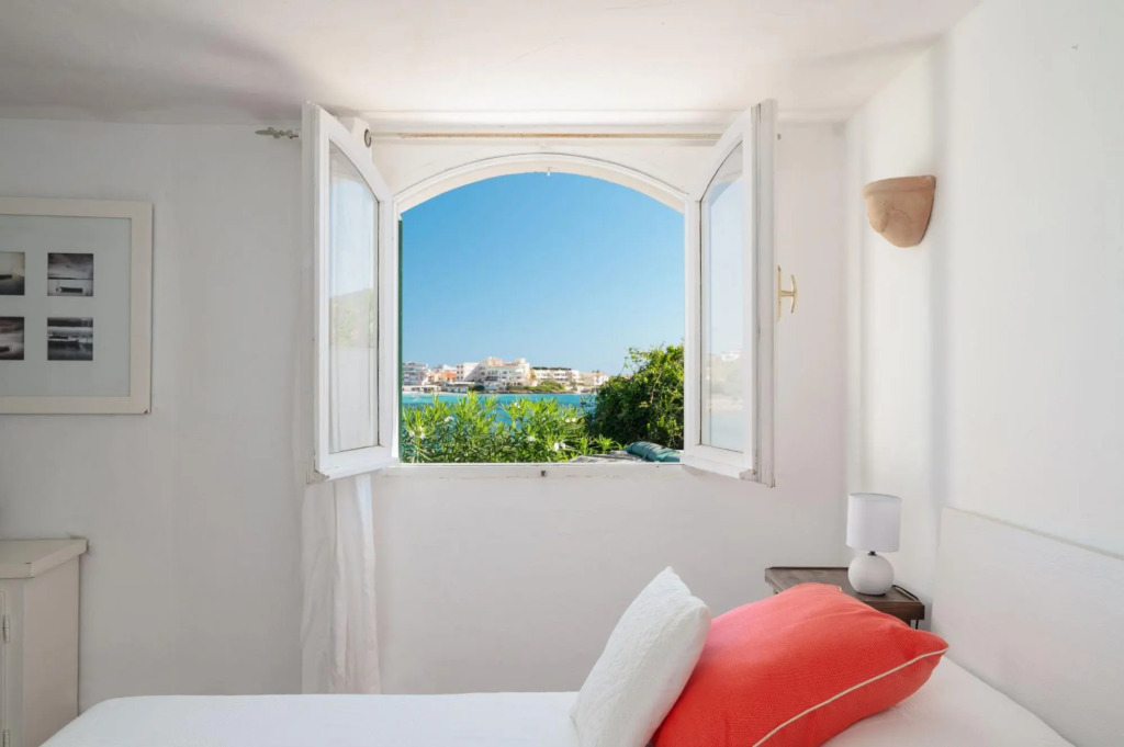 An independent villa of 250 square meters, is divided into 3 levels where the ground floor is the ma-VILLA BIANCA