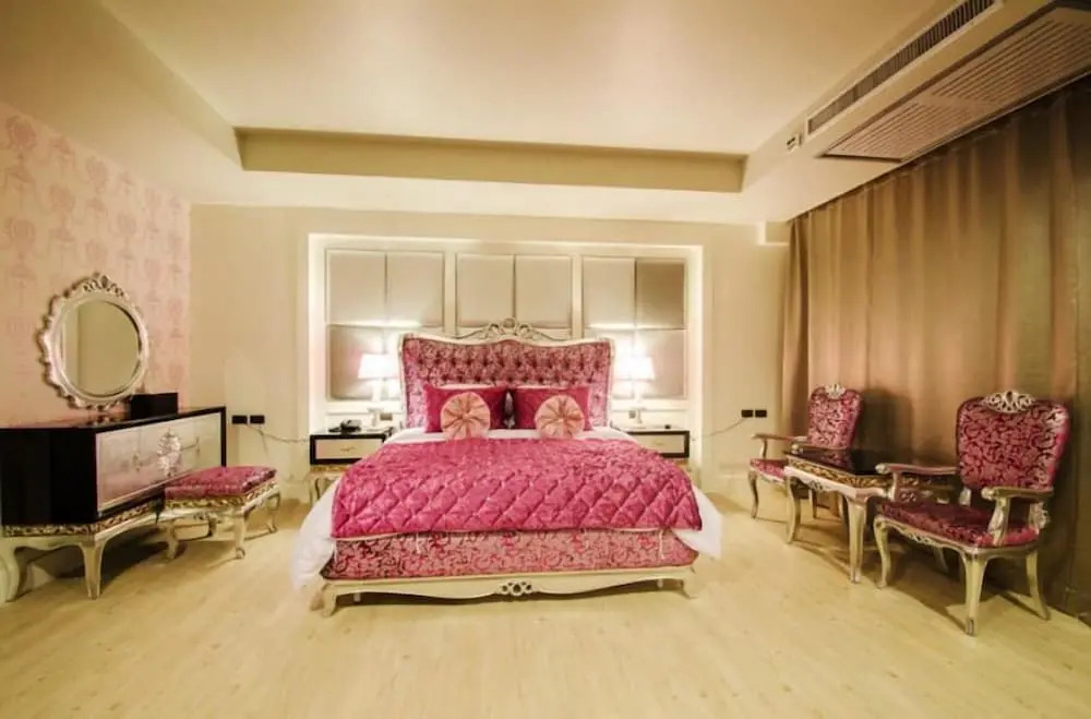 Alvarez Hotel