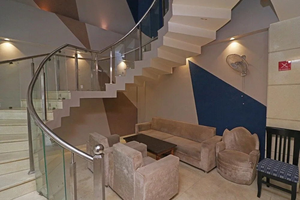 Oyo Flagship 29055 Megha Inn Charbagh