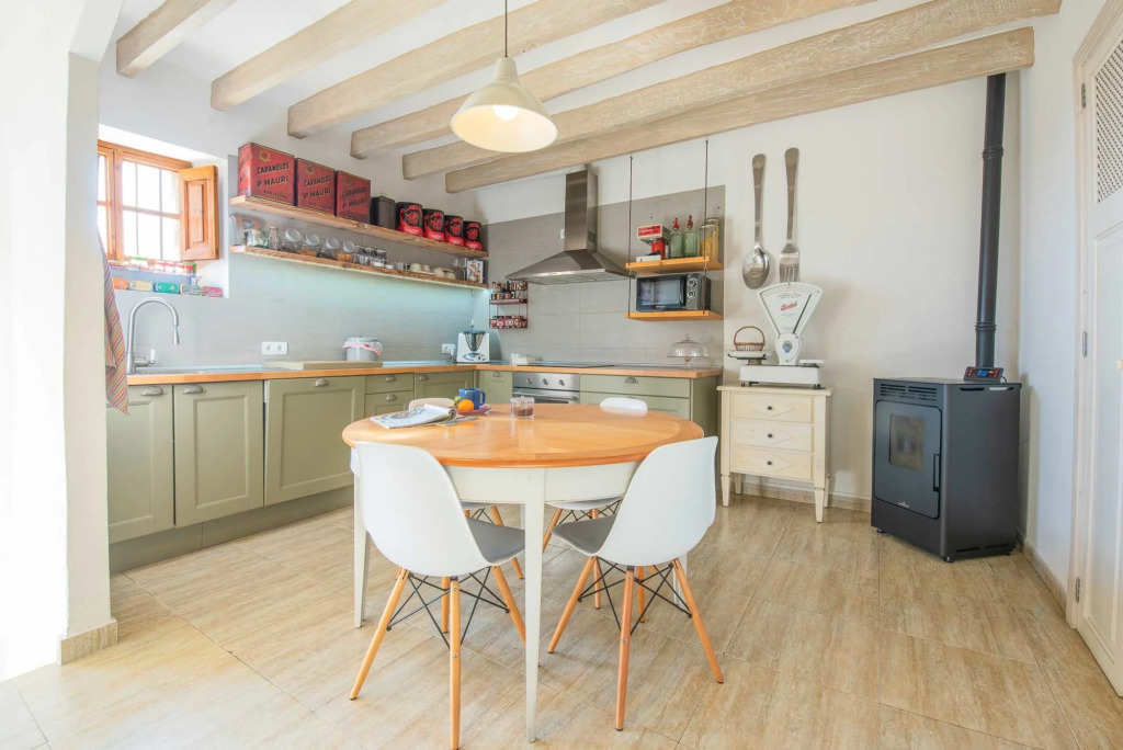 Pintor In Caimari With 3 Bedrooms And 2 Bathrooms