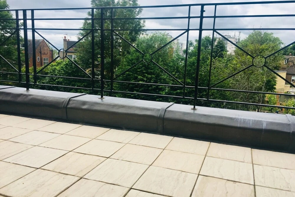 Bright 1 Bedroom Flat in West Hampstead With Balcony