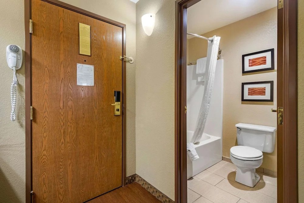 Comfort Inn & Suites