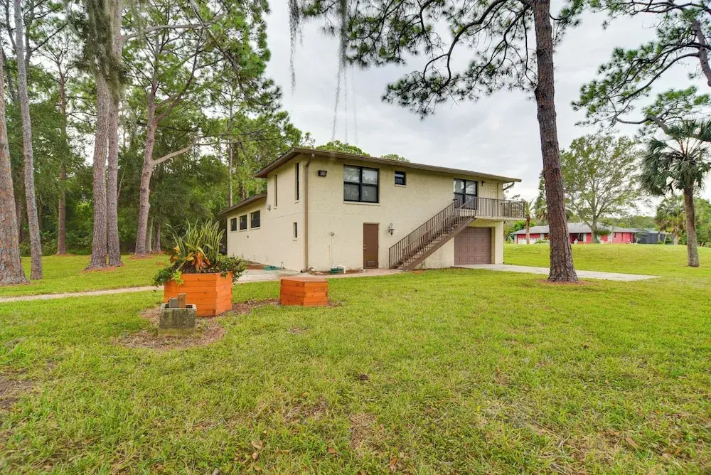 On-site Pond: Sleek Largo Studio < 7 Mi to Beach!