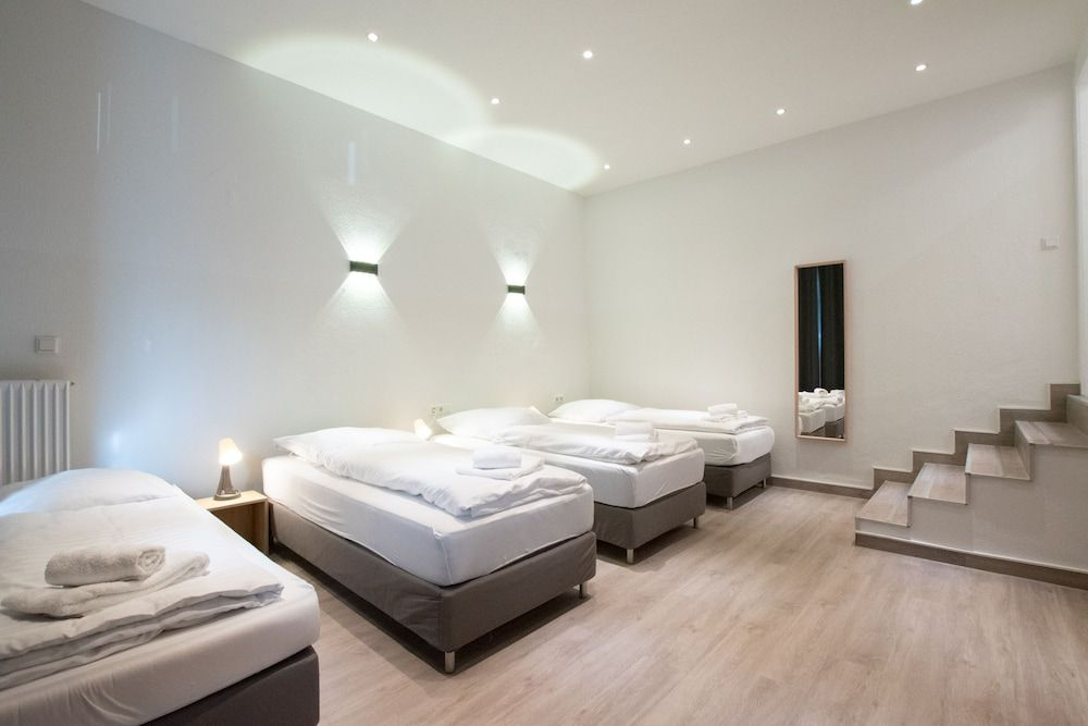 Tolstov-Hotels Large Apartment
