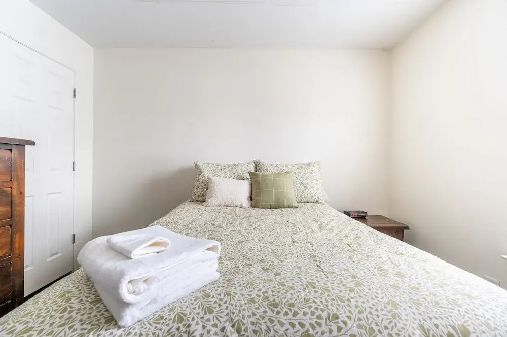 Cozy Remodeled House With Views Prime Location 3 Bedroom Home by RedAwning