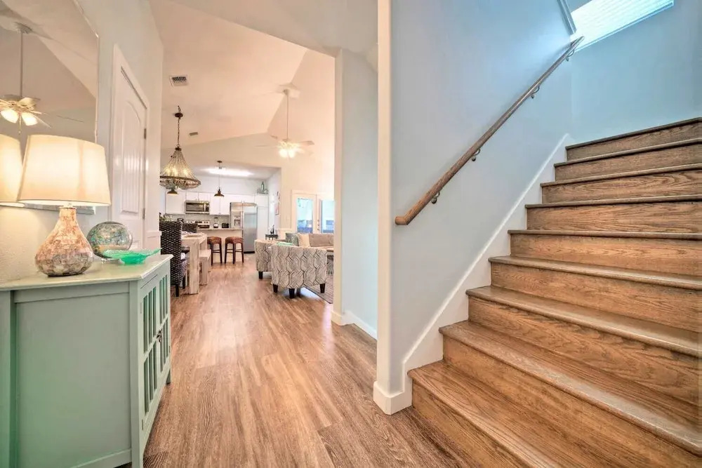 Sleeps 23, 2 Beachside Homes Resort Pool, Walk to the Beach, Balcony + Yard