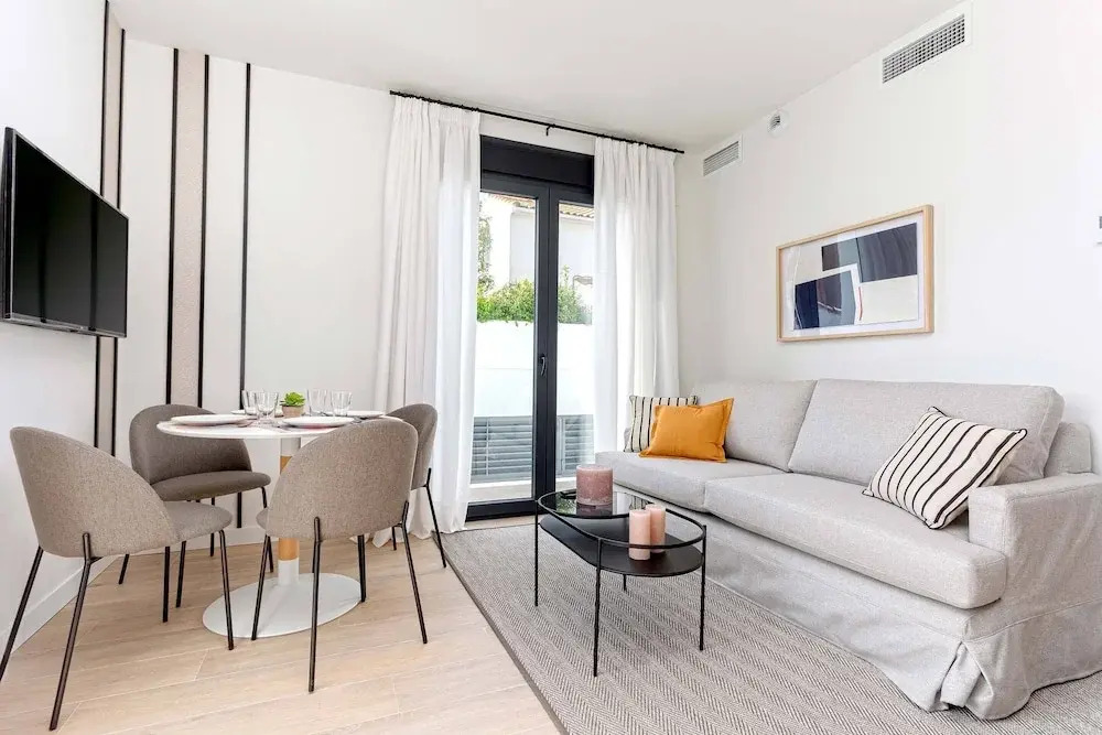 Beautiful 1 bd With 2 Private Terraces Pool and Parking Arruzafa III