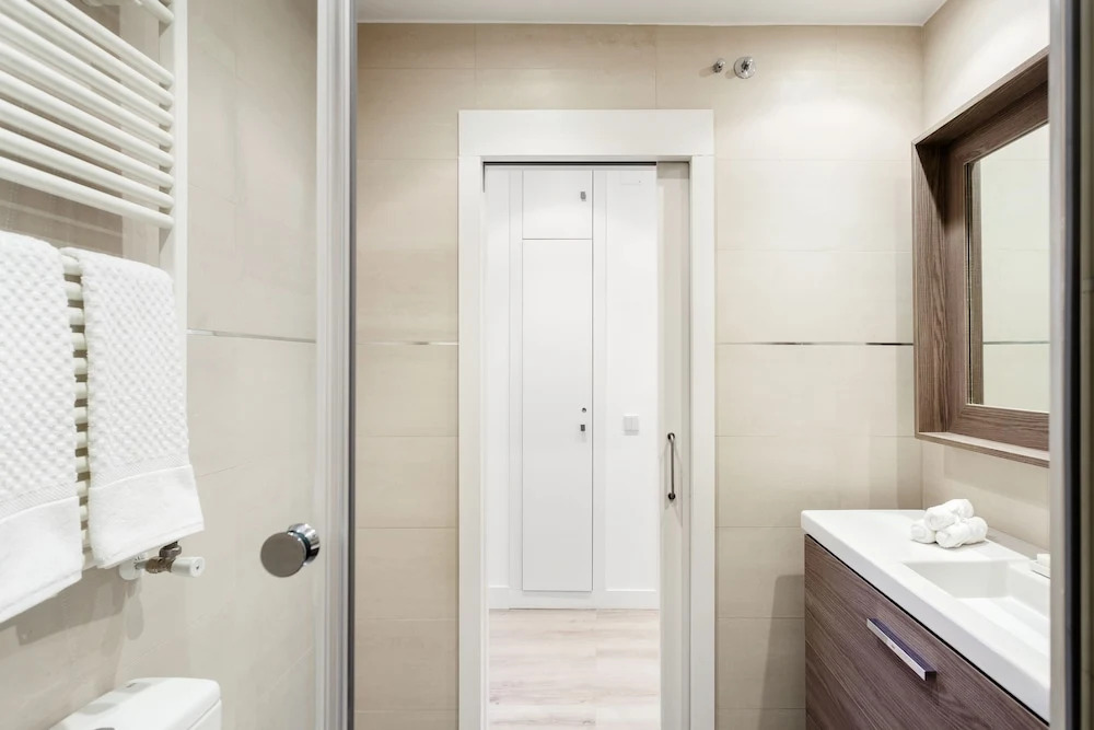 Jose Abascal Apartment by Flatsweethome